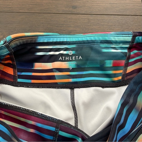 Athleta Laser Beam Stripe Sonar Crop Leggings Rainbow Capri Small Activewear - Picture 3 of 6